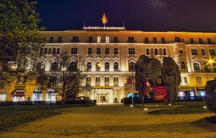 The Hôtel Bristol in Salzburg by night