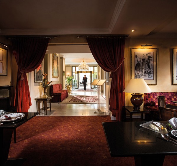 Job an der Rezeption im Hotel Bristol