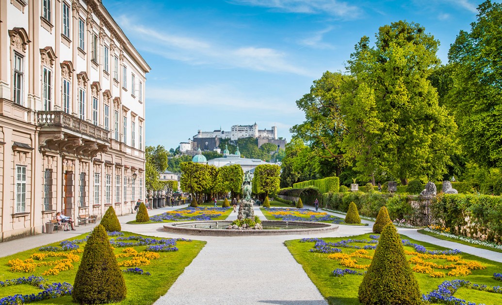 Schloss Mirabell und Garten mit Blick auf die Festung Kapitelplatz © Tourismus Salzburg GmbH